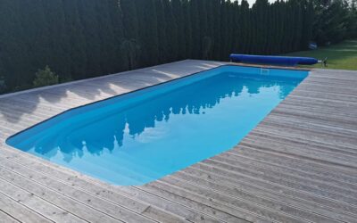 Basen poliestrowy i winyloestrowy – czym się różnią i jaki wybrać?